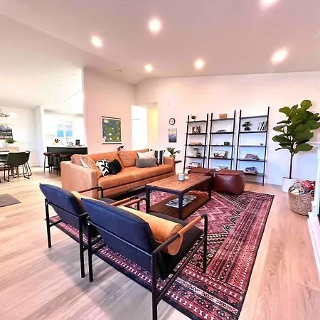 Olympic House: 3Min From Onp W/ Sauna + Rec Room